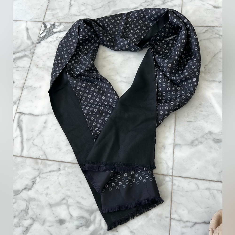 Saks Fifth Avenue 100% Wool Floral Patterned Black Scarf - Picture 10 of 11